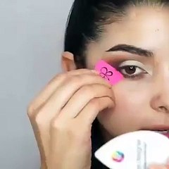 بالفيديو طريقة ذكية لرسم الآيلاينر