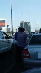 فيديو خطأ مروري في السعودية ينتهي بمشاجرة عنيفة!