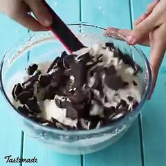 فيديو طريقة تحضير ساندويش آيس كريم الأوريو