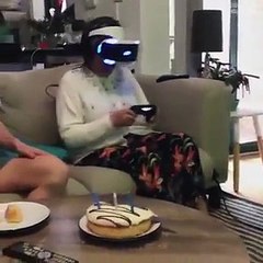 فيديو عجوز تجرب جهاز الـ VR لأول مرة ورد فعلها غير متوقع