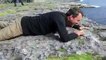 فيديو أمريكي يحاول التغلب على فوبيا المرتفعات بطريقة غير متوقعة