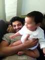 فيديو كوميدي لرضيع حاول تقليد عطس والده