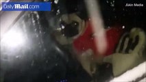 شاهد بالفيديو.. كلب أليف يساعد مالكته على التخلص من مأزق مزعج