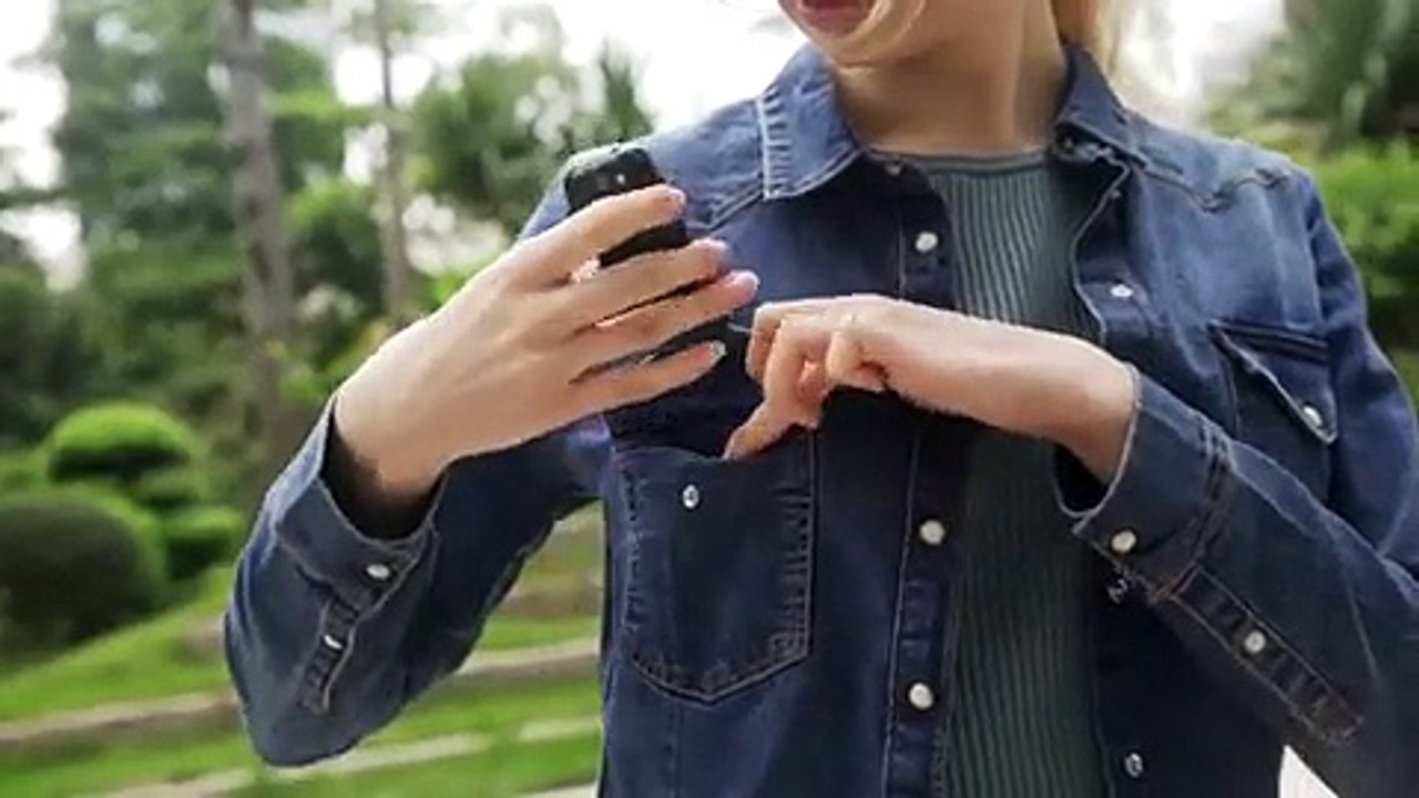 فيديو وصور: تعرفوا على أًصغر هاتف ذكي بخاصية 4G...