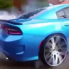 فيديو دودج تشارجر بجنوط فائقة الحجم تقوم بدرفت وسط الشارع