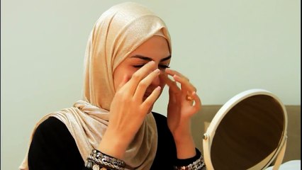 فيديو: طريقة سهلة لوضع مكياج خفيف يناسب الفتيات المحجبات