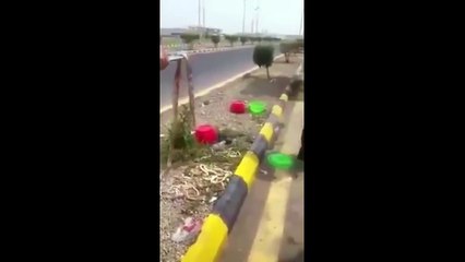 بالفيديو: حاج مصري يثير القلق داخل حافلة بالأراضي المقدسة بسبب ما يحمله داخل حقيبته!