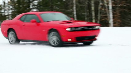 فيديو درفت دودج تشالنجر GT ذات الدفع الرباعي على الثلوج! متعة حقيقية