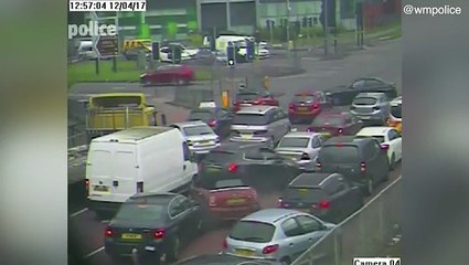 بالفيديو.. أغرب محاولة للفرار من الشرطة يمكن أن تراها