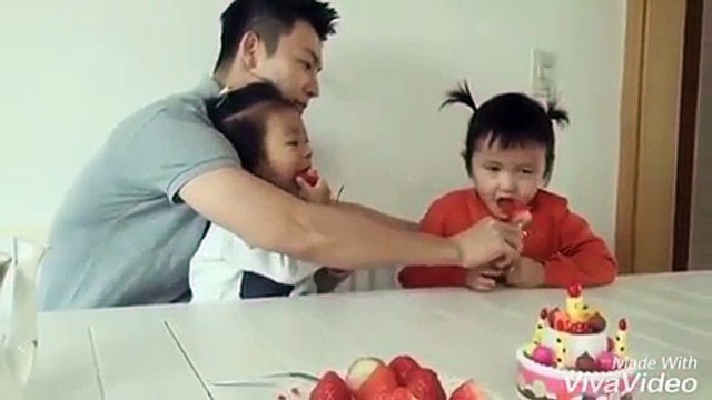 فيديو طفلة تتعرض لمقلب غير متوقع.. شاهدوا رد فعلها!