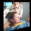 فيديو رجل أصر على حضور ولادة زوجته.. وردود أفعاله طريفة للغاية!