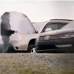 بالفيديو: كل من توقف لمساعدته لم يتوقّع أن تكون في انتظاره مفاجأة