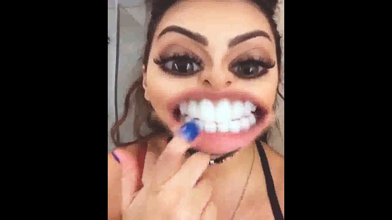 ميرهان حسين تقع في موقف محرج بسبب عمليات التجميل