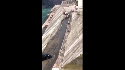 فيديو عملية سحب سيارة هوندا تنتهي بأسوأ ما يمكن تخيله