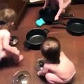 فيديو شقاوة 3 أطفال تركهم والدهم دقائق لوحدهم في المطبخ