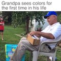 رد فعل يلامس القلب لعجوز يرى الألوان لأول مرة في حياته