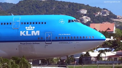 فيديو لن تصدق ماذا فعلت هذه الطائرة بمجموعة أشخاص على الشاطئ