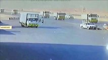فيديو صادم.. سيارة مسرعة تطيح بأحد المارة بشكل عنيف في السعودية