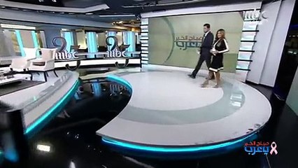 Скачать видео: مذيعة mbc تغازل زميلها على الهواء.. فكيف كان رد فعله؟