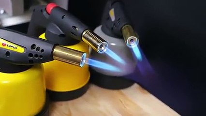 هذا سيحدث إذا وضعت سكين بدرجة حرارة 1000 على زجاجة كوكاكولا