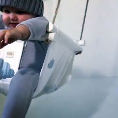 فيديو أجمل طفل ممكن أن تراه على الأرجوحة