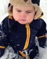 فيديو رد فعل طفل يرى الثلج لأول مرة