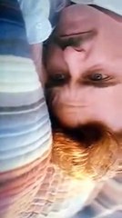 فيديو: اكتشفوا من هو الفنان الشهير الذي صوّر نفسه مقلوباً ليبدو مخيفاً