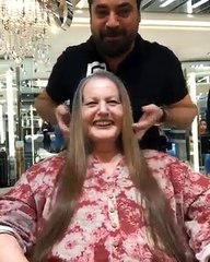 فيديو مصفف الشعر منير يغير شكل سيدة مسنة بطريقة جعلتها تبدو أصغر - فيديو  Dailymotion