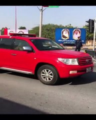 فيديو لن تصدق عدد سيارات موكب ملك السعودية في قمة البحرين