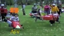فيديو حتى سيارات وعربات الأطفال تتسبب بحوادث! لكن حوادث مضحكة