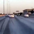فيديو عناد بين سائقين على الطريق ينتهي بحادث في السعودية