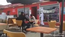 شر البلية مايضحك...رد فعل الناس عندما يرمي رجل عربي حقيبة سوداء أمامهم في شوارع أوروبا!