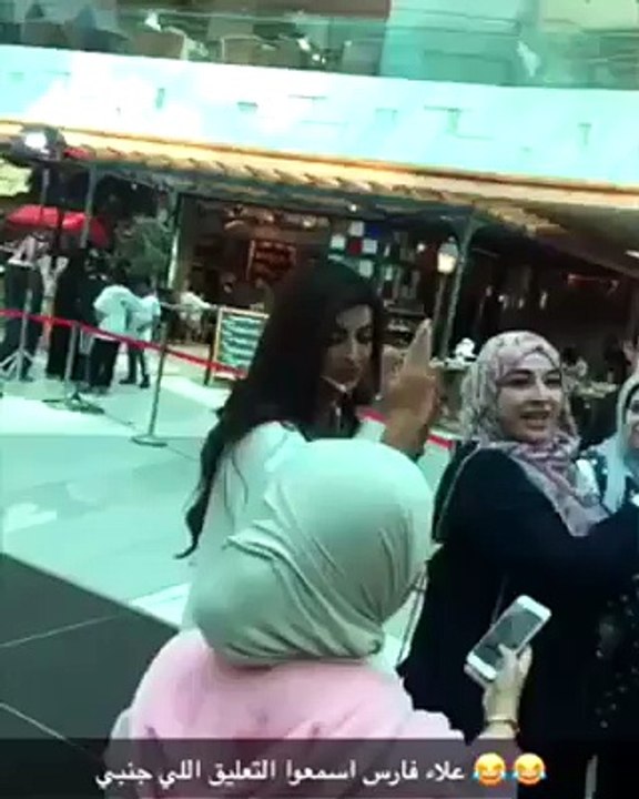 فيديو معجب يتحرش بعلا الفارس على الملأ ورد فعلها صادم!