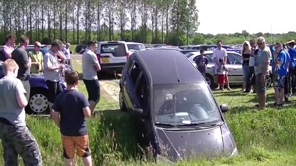 فيديو أسوأ عمليات سحب وقطر السيارات! لا تحتاج إلى ذكاء وإنما انتباه