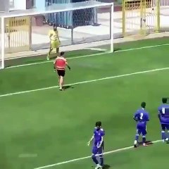 فيديو مضحك: لهذا السبب أراد حارس المرمى قتل زميله في الفريق