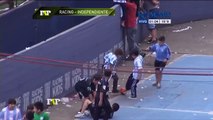 بالفيديو: طفل أرجنتيني مبتور الساق يتحدى أصدقائه في كرة القدم