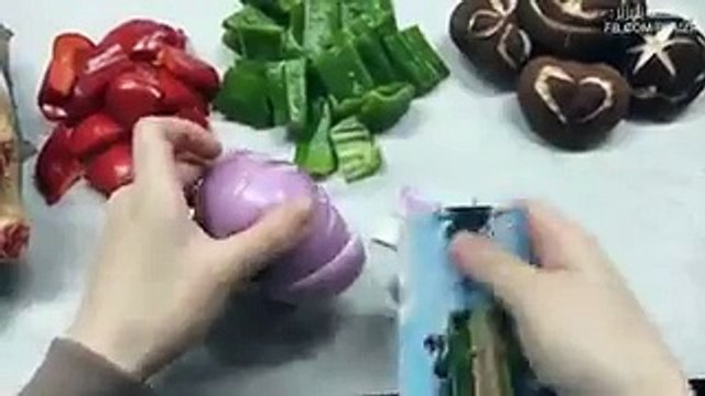 فيديو شابة شعرت بالجوع خلال ساعات العمل لن تصدقوا ماذا فعلت