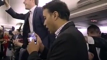 فيديو هيلاري كلينتون تقوم بتحدي المانيكان مع زوجها بيل