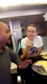 زوج مصري يسخر من طريقة طهي زوجته الروسية بشكل طريف.. فيديو
