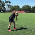 بالفيديو: فتاة تتغلب على المحترفين في ترويض الكرة