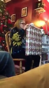 رد فعل مؤثر لسيدة طلب منها طليقها الزواج بعد انفصال 20 عاماً