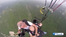 صور وفيديو: معجب نجوى كرم يقفز من ارتفاع شاهق في تصرف متهور لهذا السبب