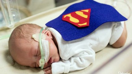 أطفال رضع يرتدون أزياء أبطال خارقين داخل حضاناتهم