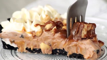 فيديو طريقة تحضير كعكة سنيكرز وشوكولاتة نوتيلا بدون خبز