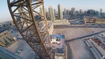 فيديو سائح أوروبي يتسلق برج قيد الإنشاء في دبي لالتقاط سيلفي