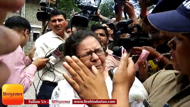 प्राइमरी शिक्षिका ने देहरादून ट्रांसफर की मांग पर जनता दर्शन कार्यक्रम में किया जोरदार हंगामा