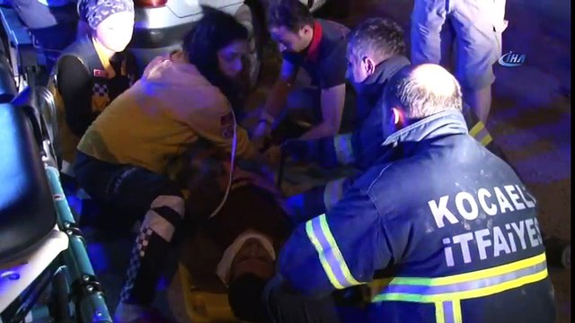 Başiskele'de Trafik Kazası! Savrulan Otomobil Elektrik Direğine Çarptı