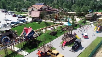 Hobbit evlerinin yanına Karayip Korsanları gemisi 'Kara İnci'