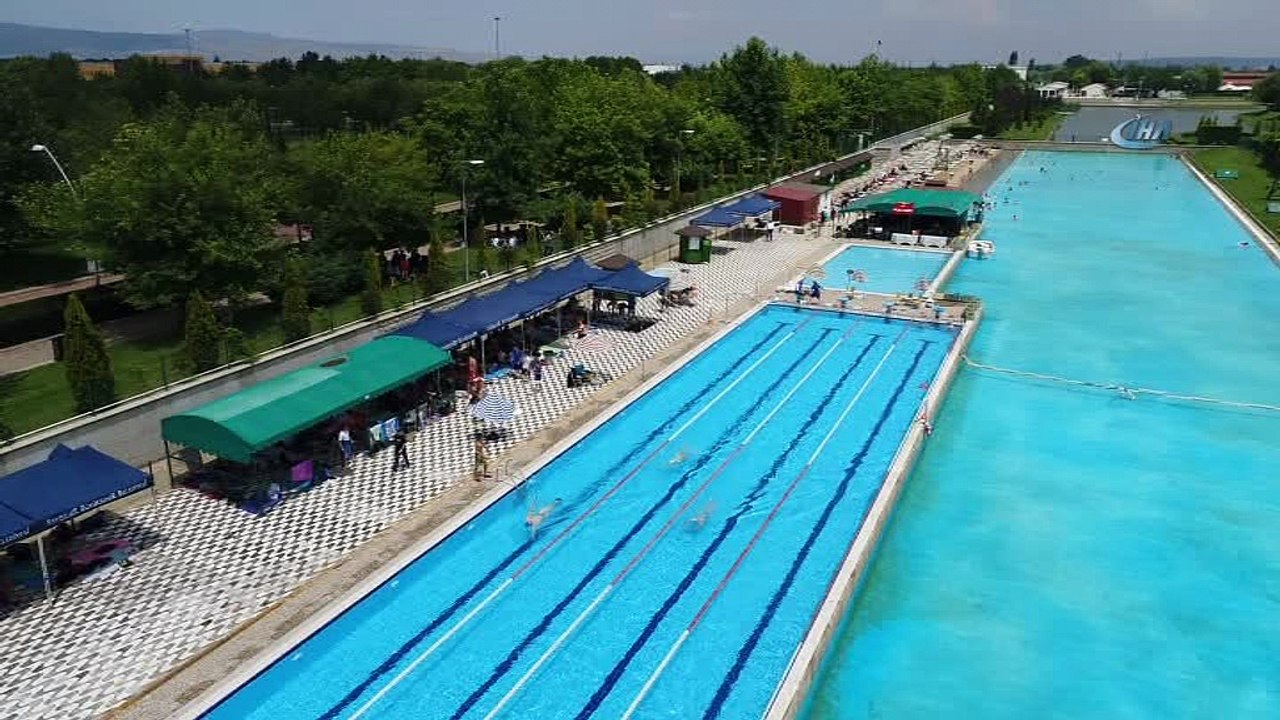 Bozkırın ortasında ‘Plaj’ keyfi başladı...Yapay plaj havadan görüntülendi