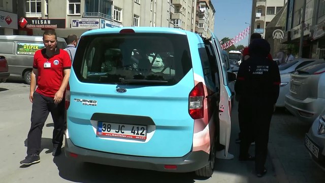 Hem kapılarını hem gönüllerini 'çalıyorlar' - KAYSERİ